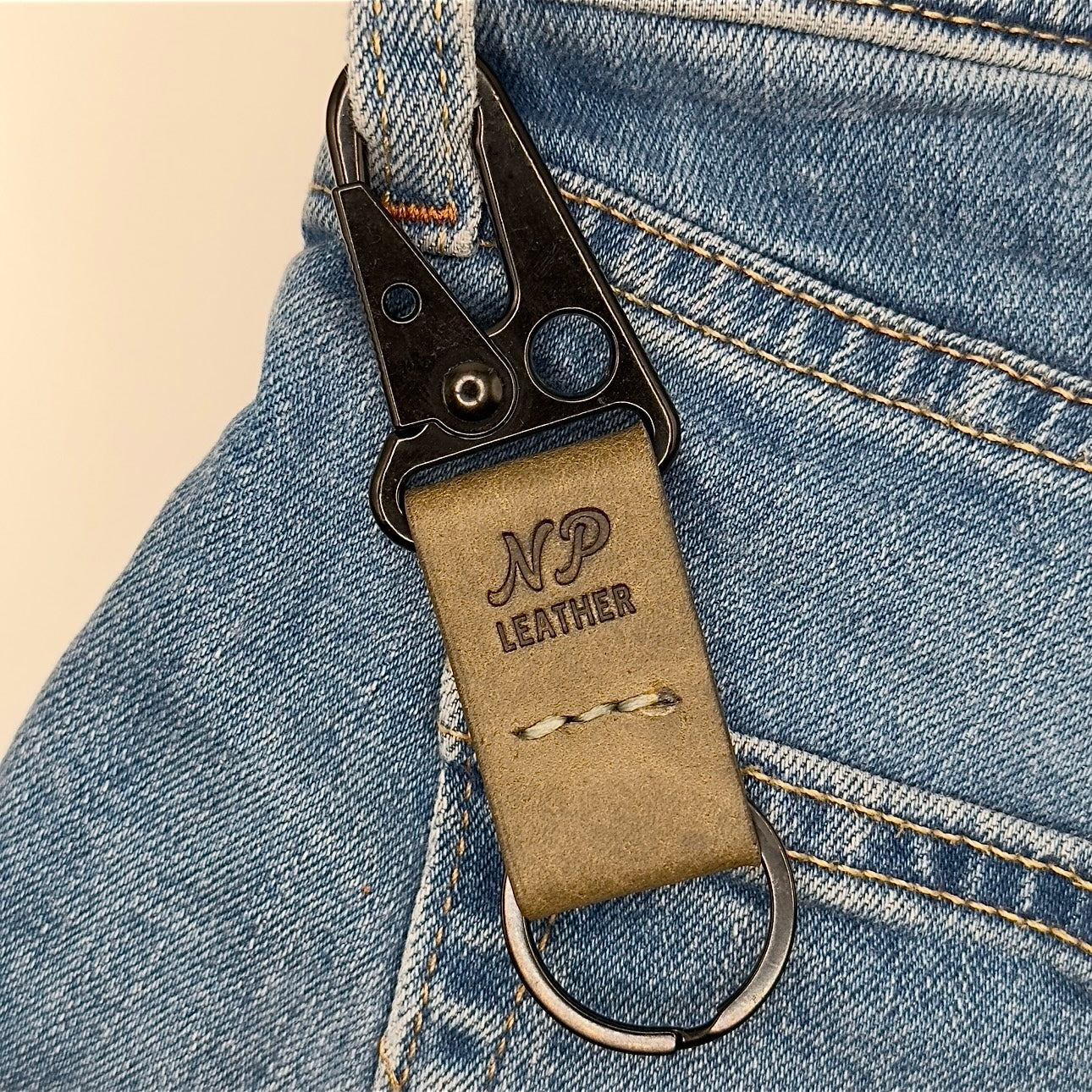 Lockson Pueblo Leather Clip Keychain | Sage Green